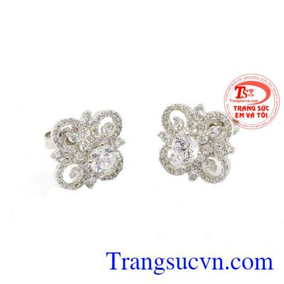 Hoa tai vàng trắng kim cương 18k là sản phẩm được các bạn nữ yêu thích.