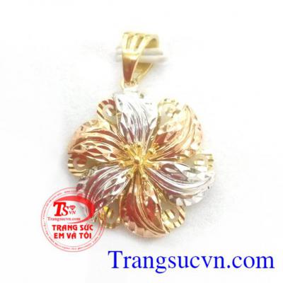 Mặt dây chuyền 18k Italy phù hợp nhiều loại dây chuyền khác nhau, mang lại phong cách riêng, là món quà tuyệt vời cho người yêu thương