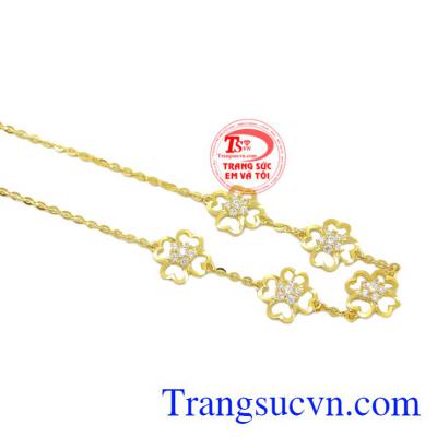 Theo quan niệm dân gian, hình tròn của lắc là một đường vòng kín luôn tuần hoàn mãi mãi, không có điểm đầu và điểm cuối.