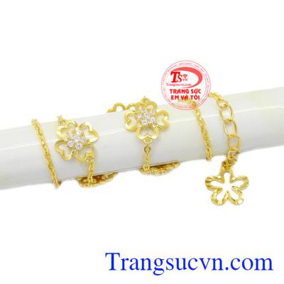 Lắc chân là biểu tượng cho tình yêu viên mãn và vĩnh cửu.