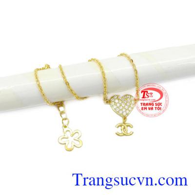 Sản phẩm làm tôn vinh vẻ đẹp cho đôi chân người phụ nữ.