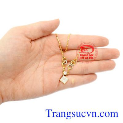 Sản phẩm có thể kết hợp với nhiều kiểu trang phục.