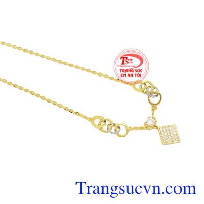 Lắc chân là tượng trưng cho lời tình yêu mãi mãi bền chặt.