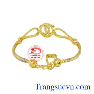 Sản phẩm có thể kết hợp với nhiều kiểu trung phục, là món quà ý nghĩa để dành tặng cho những người mình yêu thương.