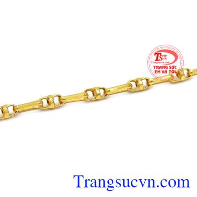 Với thiết kế đơn giản nhưng lại giúp người đeo càng thêm phong cách và nam tính.