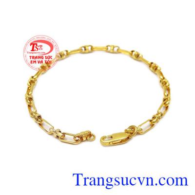 Lắc tay nam thời trang được chế tác từ vàng tây 10k bền đẹp, sáng bóng.