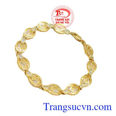 Lắc tay nữ vàng là sản phẩm trang sức xinh xắn được các bạn nữ yêu thích, sản phẩm được thiết kế hình cá heo đẹp