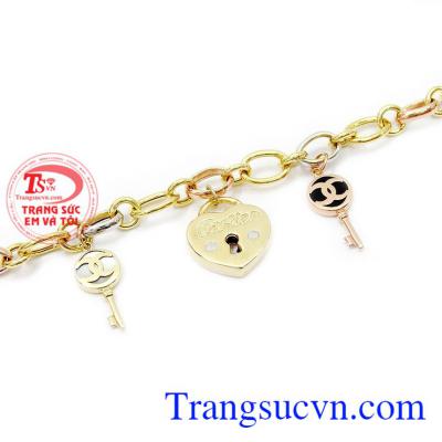 Công ty Trang sức Em và Tôi chuyên chế tác và nhận đặt hàng thiết kế lắc tay theo từng sở thích của mỗi khách hàng