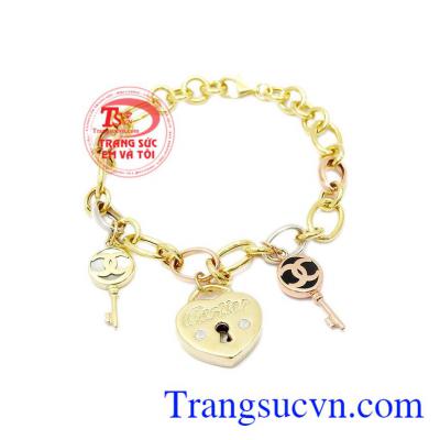 Lắc tay tình yêu Cartier được chế tác bằng công nghệ Italy, chế tác tinh xảo, chất lượng vàng đảm bảo