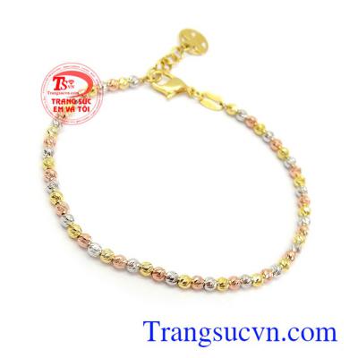 Lắc tay vàng 10k phong cách phù hợp phong cách thời trang sang trọng, tinh tế và đẳng cấp phái đẹp, là dòng sản phẩm rất được phái đẹp ưa chuộng Lắc tay vàng 10k phong cách