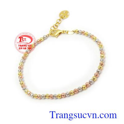 Lắc tay vàng 10k phong cách là dòng sản phẩm chế tác độc đáo, cá tính, được phái đẹp đặc biệt ưa chuộng Lắc tay vàng 10k phong cách