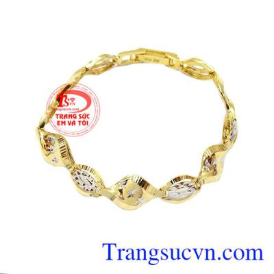Lắc Vàng Tây 10k Cho Nữ Đẹp chế tác tinh xảo tạo nên một sản phẩm nữ trang hiện đại và trẻ trung giúp cho bạn gái thêm phần nữ tính và xinh đẹp