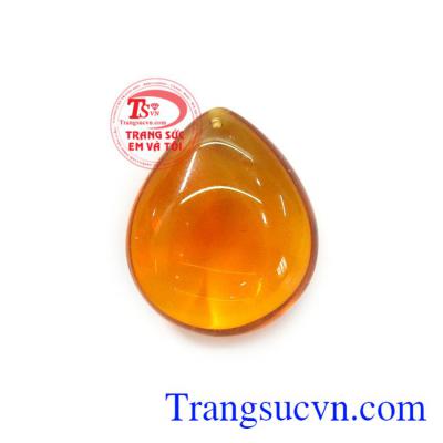 Mặt dây Amber phú quý được hình thành từ nhựa cây cách đây hàng triệu năm