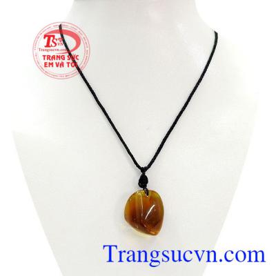 Mặt dây amber thiên nhiên thiết kế tinh xảo, chế tác công nghệ cao
