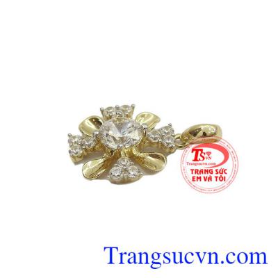 Mặt dây chuyền nữ vàng quý phái dễ kết hợp cùng nhiều kiểu dây chuyền vàng