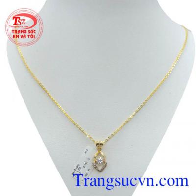 Mặt dây đính đá quý bộ sản phẩm gắn đá đẹp tôn lên vẻ trẻ trung cho người đeo.