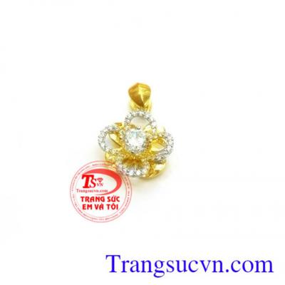 Mặt dây hoa đăng vàng tây dành cho nữ tinh tế và quyến rũ lấy ý tưởng từ những chiếc hoa đăng,kết hợp tài tình của người thiết kế kim hoàn tạo ra chiếc mặt dây chuyền vàng hoa đăng,ý nghĩa mang may mắn cho người đeo