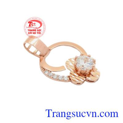 Mặt dây hoa Korea vàng 10k làm tôn lên vẻ quý phái, sang trọng.