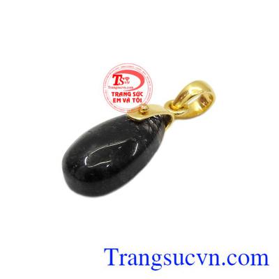 Theo phong thủy, thạch anh tóc đen giúp người đeo gặp nhiều may mắn, tài lộc và thành công trong cuộc sống