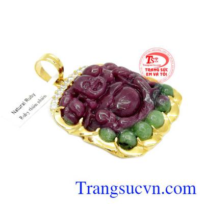 Mặt Di Lặc Ruby bọc vàng được thiết kế từ đá Ruby thiên nhiên bọc vàng 14k.