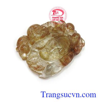 Mặt Di Lặc thạch anh tóc thịnh vượng là biểu tượng của vui vẻ, hạnh phúc và thịnh vượng, là món quà tặng ý nghĩa cho người yêu thương