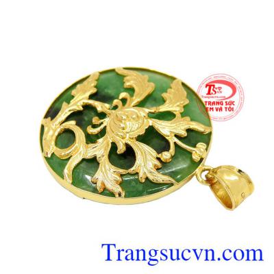 Sản phẩm có thể kết hợp với nhiều kiểu trang phục.