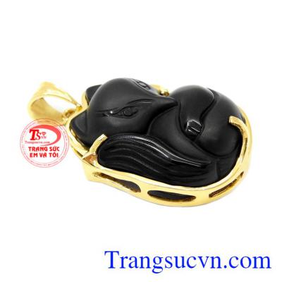 Mặt hồ ly bọc vàng được chế tác từ đá Obsidian thiên nhiên bọc vàng 10k. 