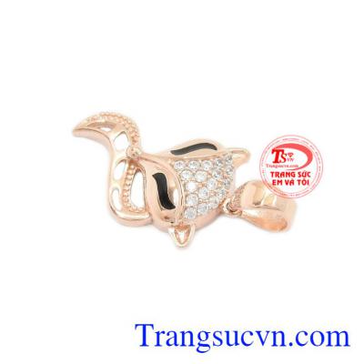 Mặt hồ ly Korea làm tôn lên vẻ sang trọng, quý phái cho người đeo. 