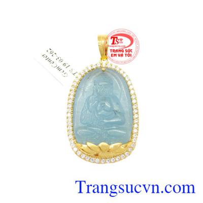 Mặt Phật bản mệnh bọc vàng 14k là sản phẩm được thiết kế từ đá Aquamarine thiên nhiên bọc vàng 14k.