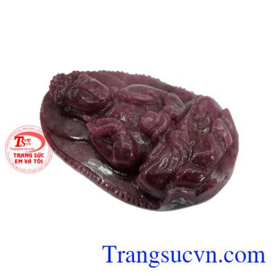 Mặt phật bản mệnh ruby tuổi Tuất-Hợi hay còn được gọi là Phật A Di Đà-ngài là biểu tượng của sự từ bi, trí tuệ.