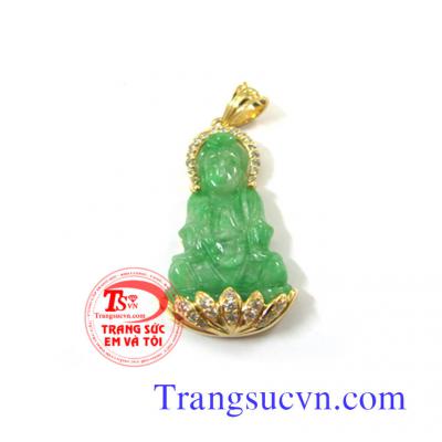 Mặt phật bọc vàng ngọc Jadeite khác với ngọc Jade hoàn toàn về chất lượng mọi ngươi lưu ý nhé nên tìm hiểu thêm về ngọc "Jadeite"