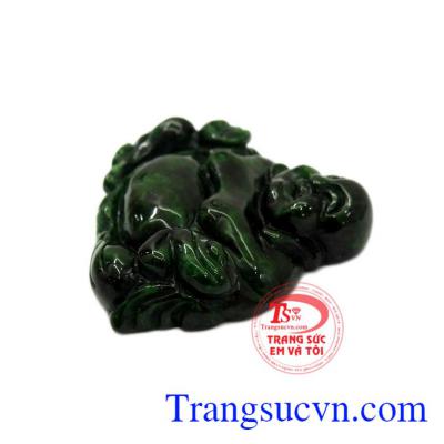 Ngọc cẩm thạch được coi là vật hộ thân giúp xua đuổi tà ma