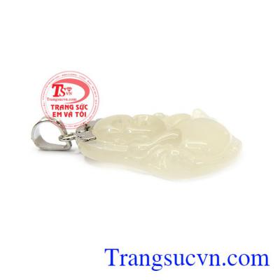 Mặt dâu chuyền mã não hợp với người mệnh kim, mệnh thủy