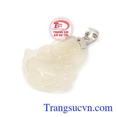 Việc đeo trang sức bằng đá mã não giúp hóa giải những mâu thuẫn, đem lại sự bình yên và may mắn