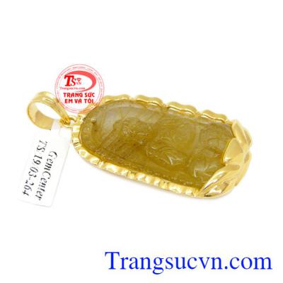 là sản phẩm được thiết kế từ thạch anh tóc thiên nhiên bọc vàng 14k.