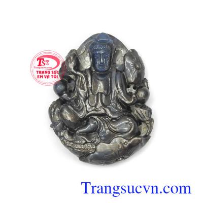 Mặt Quan Âm Sapphire bình an chạm khắc tinh xảo, sắc nét, phù hợp làm mặt dây chuyền đeo thời trang và phong thủy