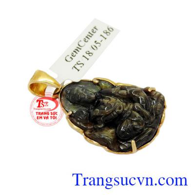 Đá Sapphie có một nguồn năng lượng đặc biệt đem lại may mắn về sức khỏe và phong thủy cho người đeo.