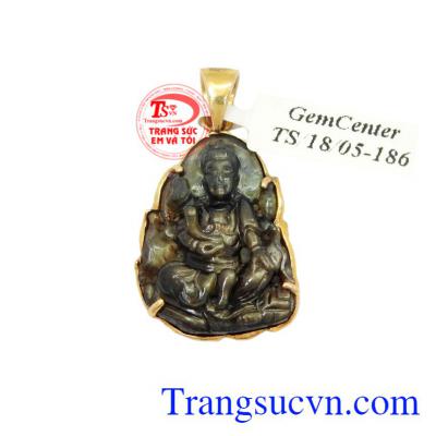 Mặt Sapphire phật bọc vàng là sản phẩm được chế tác từ đá Sapphire thiên nhiên bọc vàng.