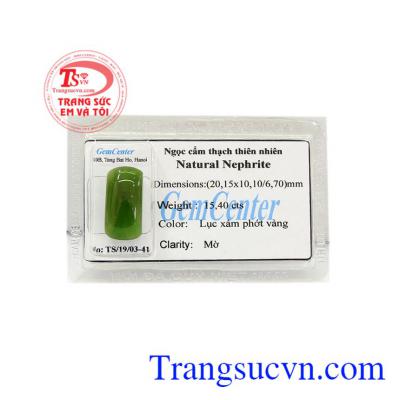 Ngọc cẩm thạch ép vỉ tài lộc được coi như một món bảo vật tăng phúc khi cho chủ nhân