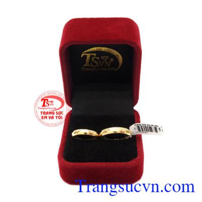 Nhẫn cưới trơn vàng