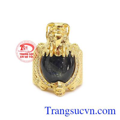 Nhẫn long quy sapphir 14k được thiết kế tinh tế và vô cùng độc đáo.