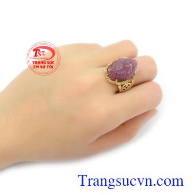Nhẫn nam Ruby đeo hợp mệnh Hỏa và Thổ, mang lại bình an, may mắn và tài lộc cho người đeo
