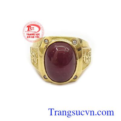 Nhẫn nam vàng tây đá quý chạm khắc tinh xảo tôn lên sự sang trọng, lịch lãm và nam tính cho người đeo.