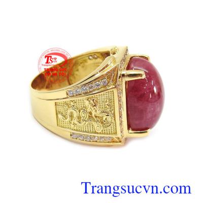 Ruby là viên đá biểu tượng cho tình yêu và hạnh phúc, phù hợp làm quà tặng trong những dịp ý nghĩa Nhẫn nam vàng Ruby may mắn