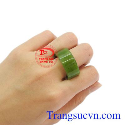 Ngọc nepherite thiên nhiên hợp mệnh mang đến sự may mắn, bình an và thịnh vượng.