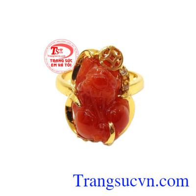 Trong phong thủy, tỳ hưu mang ý nghĩa của sự may mắn, thành công, tài lộc, giàu sang,Nhẫn nữ 14k tỳ hưu chiêu lộc