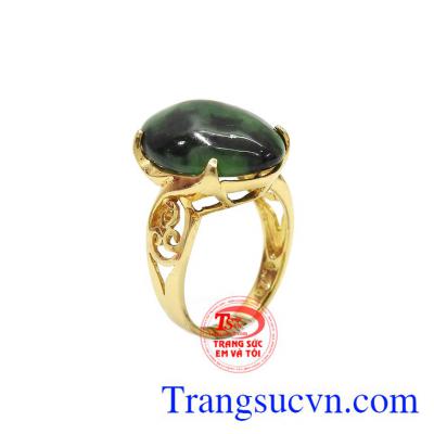 Nhẫn nữ Jadeite vàng 14k độc đáo được thiết kế với phong cách mới mẻ giúp tôn lên vẻ nữ tính cho người sử dụng