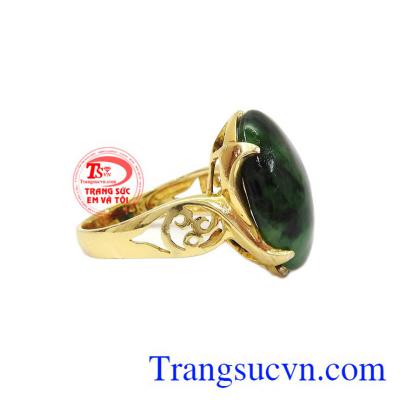 Theo phong thủy, ngọc cẩm thạch mang đến sự bình an, thịnh vượng được các quan lại và vua chúa thời xưa rất ưa chuộng