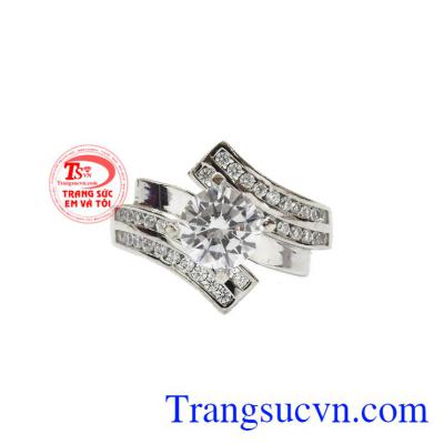 Sản phẩm nhập khẩu nguyên chiếc Hàn Quốc từ vàng trắng bền đẹp giúp các chị em thoải mái và tự tin khi sử dụng