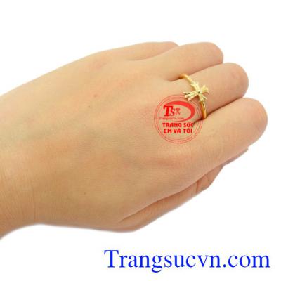 Nhẫn nữ thánh giá vàng 18k, bảo hành 6 tháng.